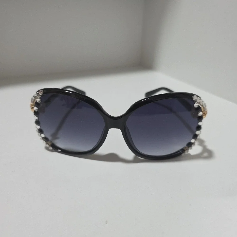 Oversized Black Rhinestone Sunglasses‎ with Gold Rose Side Detail – Glam Fashion